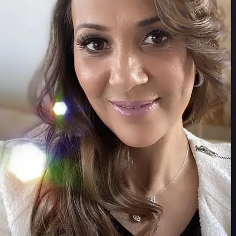 Imen Cherif, la coiffeuse de mariages