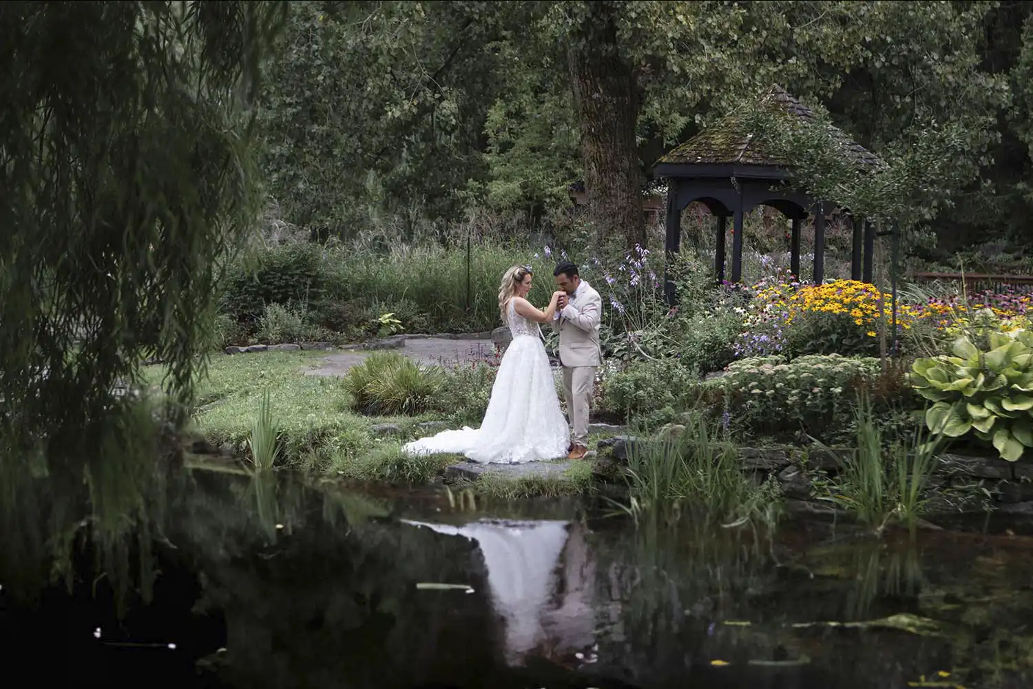 Romantic wedding photography by the pond with a reflection in the water